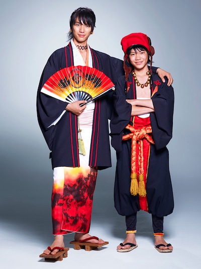 （左から）福士蒼汰扮する曇天火、若山耀人扮する曇宙太郎。