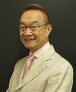 誘拐犯リーダー役の神谷明。