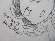 「はんだくん」ミュージアム内の壁面には、ヨシノサツキ直筆によるミニキャラが。見つけづらいところにも描かれているので、訪れた際にはぜひ探してみては。またイラストは会期終了まで少しづつ増えていく。(c)Satsuki Yoshino/SQUARE ENIX