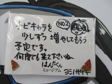 「はんだくん」ミュージアム内の壁面には、ヨシノサツキ直筆によるミニキャラが。見つけづらいところにも描かれているので、訪れた際にはぜひ探してみては。またイラストは会期終了まで少しづつ増えていく。(c)Satsuki Yoshino/SQUARE ENIX