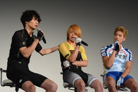 トークショーの様子。(左から)手嶋純太役の鯨井康介、青八木一役の八島諒、福富寿一役の滝川英治。