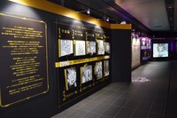 「『遊☆戯☆王』20th展～ロード・オブ・デュエリスト～」の展示の様子。