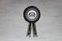 WHYTROPHY製作によるオリジナルロゼット。