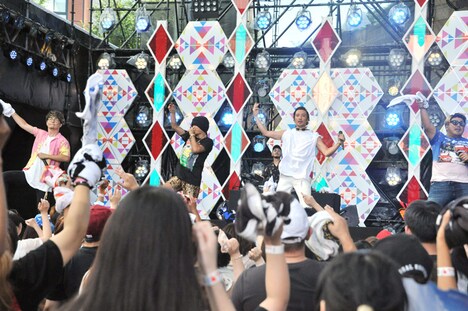 湘南乃風のライブの様子。