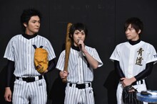 左から真田俊平役の上田堪大、轟雷市役の輝山立、沢村栄純役の小澤廉。