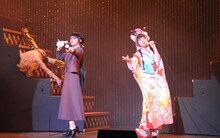 田上真里奈演じる六口と、小槙まこ演じる山田アグリによるデュエット。