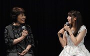 （左から）里中満智子、加藤英美里。