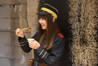 松前漬けを食べる内田理央。