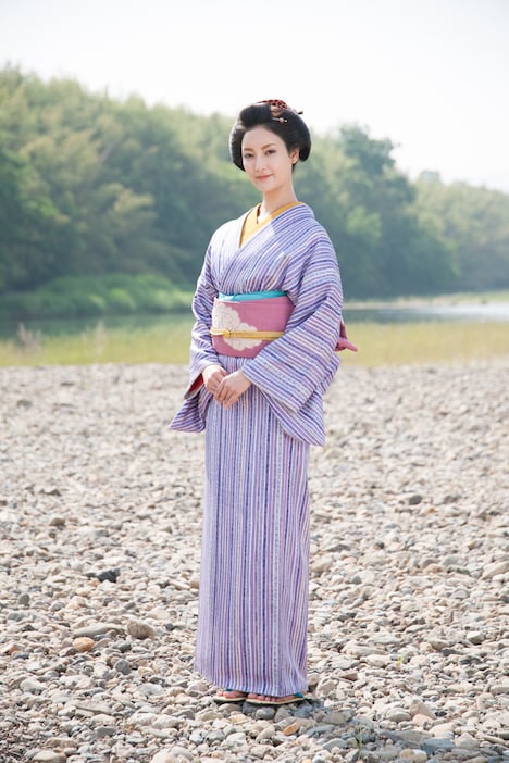 「連続ドラマW ふたがしら2」に登場する、おこん役の菜々緒。