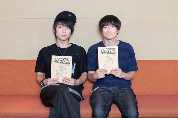 左から東堂尽八役の柿原徹也、糸川修作役の阪口大助。