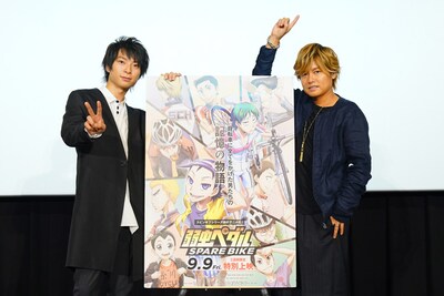 「弱虫ペダル SPARE BIKE」完成披露上映会の舞台挨拶に登壇した、（左から）東堂尽八役の柿原徹也、巻島裕介役の森久保祥太郎。