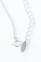 千年パズルモデルのネックレス。