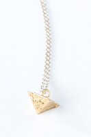 千年パズルモデルのネックレス。