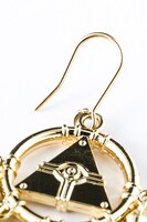 千年リングモデルのピアス。