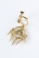 千年リングモデルのイヤリング。