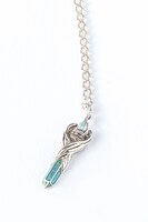 榊遊矢モデルのネックレス。