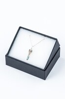 榊遊矢モデルのネックレス。