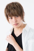 榊遊矢モデルのネックレスの着用イメージ。