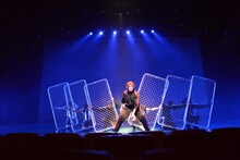 秋元龍太朗演じる水野竜也（中央）。