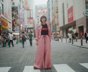 「うる星やつら×グリッチ刺繍 by Nukeme」の着用写真。（モデル：りりか／写真：石村望）