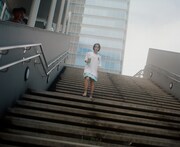 「うる星やつら×グリッチ刺繍 by Nukeme」の着用写真。（モデル：りりか／写真：石村望）