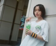 「うる星やつら×グリッチ刺繍 by Nukeme」の着用写真。（モデル：りりか／写真：石村望）