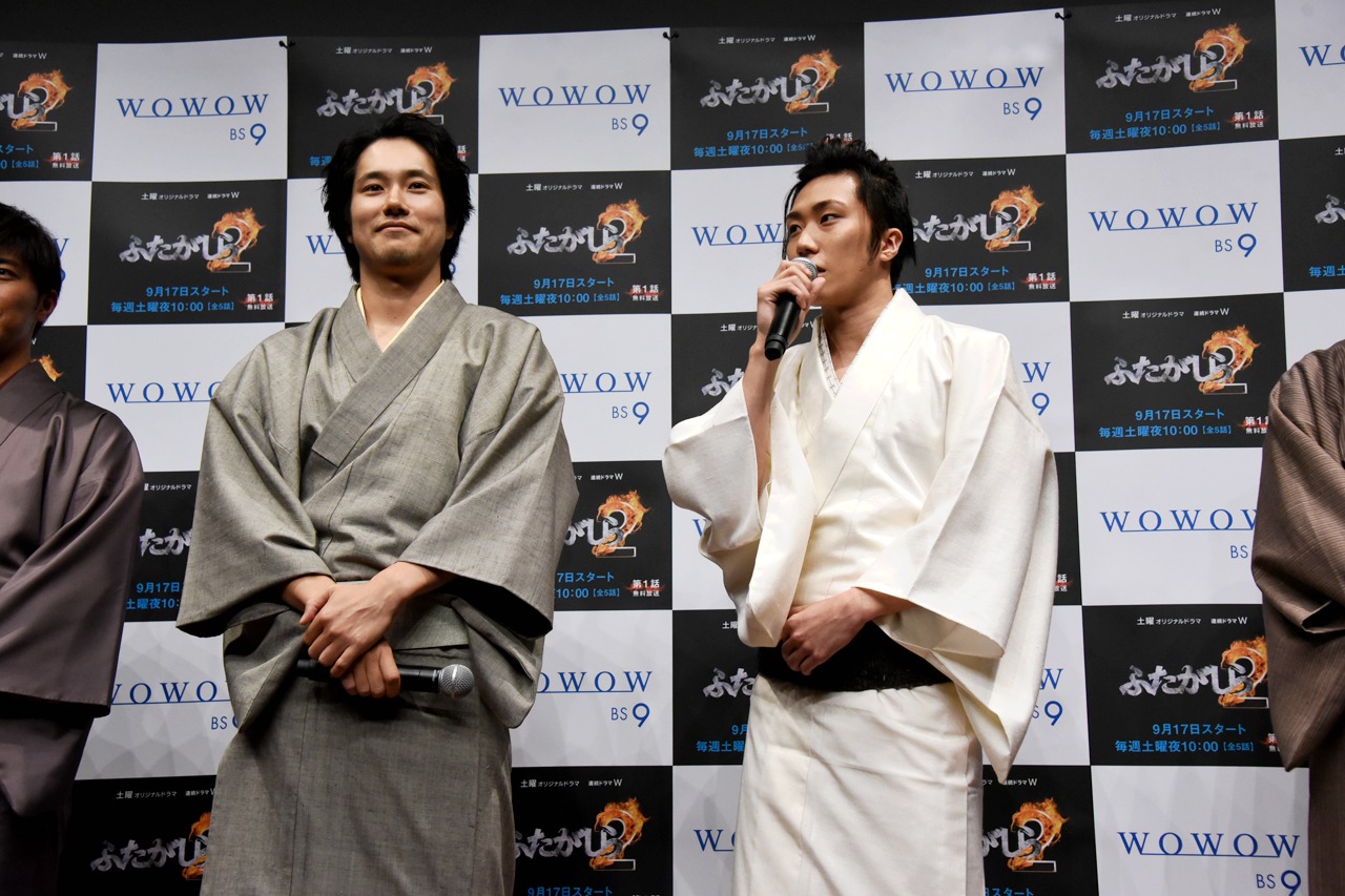 左から松山ケンイチ、早乙女太一。