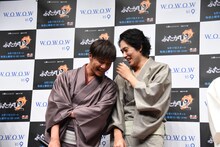 左から成宮寛貴、松山ケンイチ。