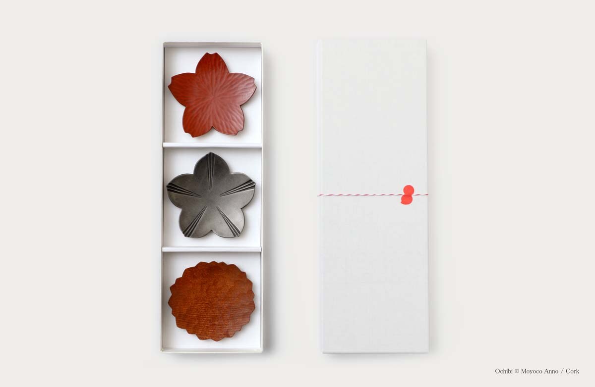 「鎌倉でつくったオチビサンの花の豆皿」