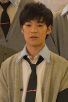 海崎新太役の小野賢章。