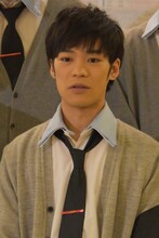 海崎新太役の小野賢章。