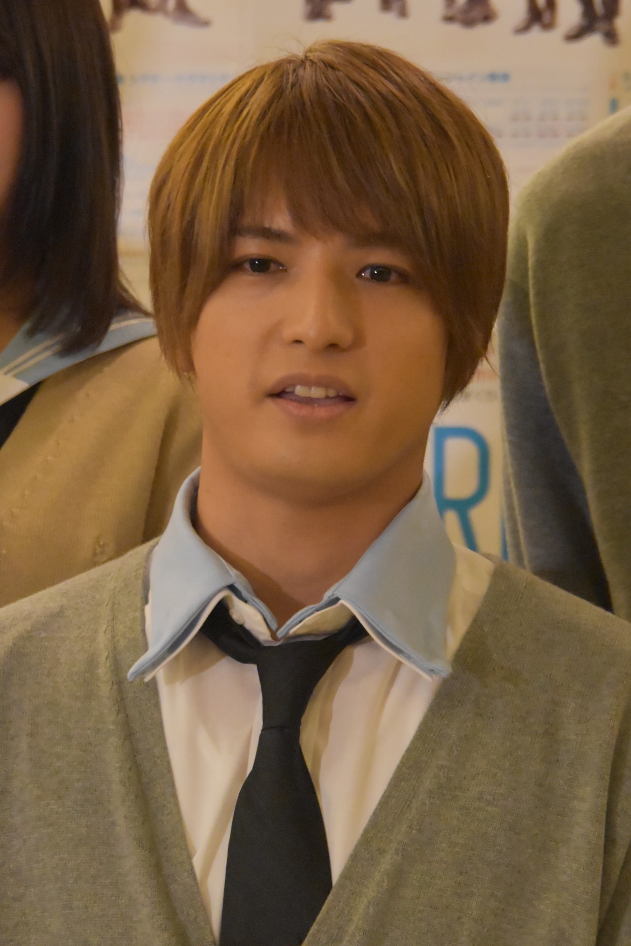 夜明了役の中村優一。