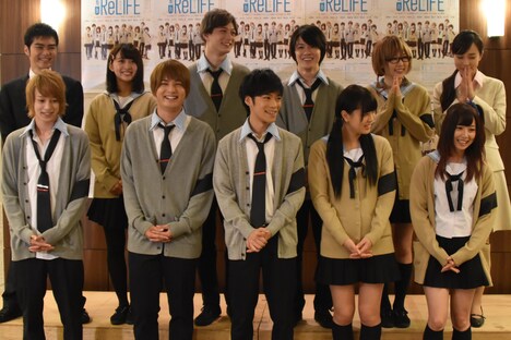舞台「ReLIFE」初日挨拶の様子。