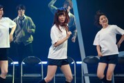 公開稽古より、高柳明音演じる狩生玲奈。