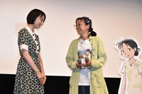 のん（左）とこうの史代。