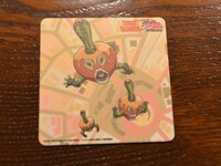 「『いったん味わうとひきずり込まれるカラさっつーか』娼婦風スパゲッティー パール・ジャムコースター付きッ」を注文するともらえる特典コースター。