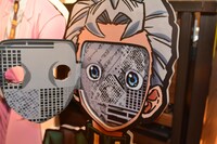 会場に飾られた広瀬康一のパネル。