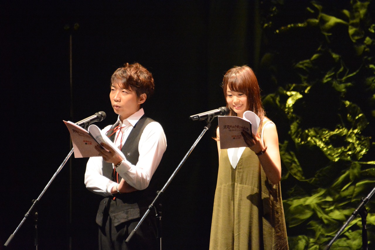 生朗読コーナーの様子。