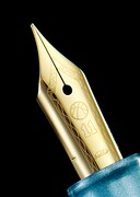 バスケットボールと背番号が刻印されたペン先。