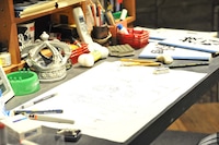 尾田の仕事場を再現したデスク。