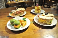 Cafe Mugiwaraで提供されるメニュー。