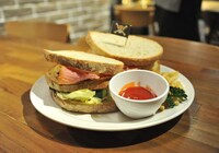 「ルフィの贅沢具たくさん『宴』サンド」