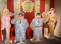 両さん、中川、麗子、大原部長のパネル。(c)秋本 治・アトリエびーだま／集英社