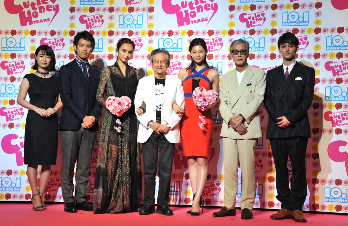 「CUTIE HONEY -TEARS-」完成披露上映会の様子。左から今井れん、三浦貴大、石田ニコル、永井豪、西内まりや、岩城滉一、永瀬匡。