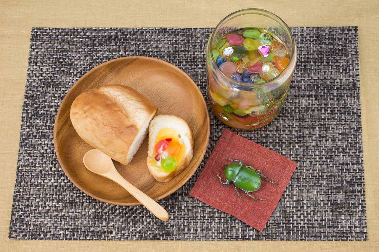 「天然▼おいしい宝虫のおやつ」の食品サンプル。