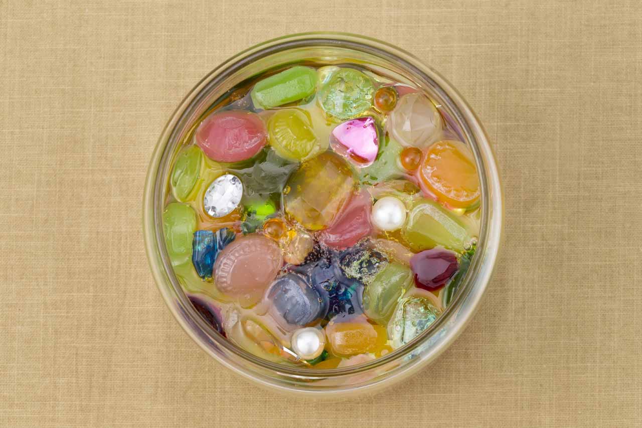 宝虫の巣のジャムの食品サンプル。