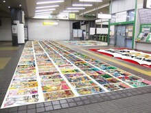 「こちら葛飾区亀有公園前派出所」駅ジャック広告のイメージ。(c)秋本 治・アトリエびーだま／集英社