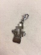 「忍たま乱太郎 ファンブックの段！」に付属するメタルチャーム。キャラクターはまだ秘密だ。