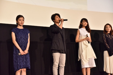 左から松岡茉優、入野自由、早見沙織、潘めぐみ。