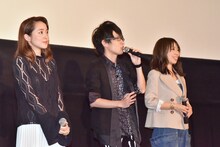 左から潘めぐみ、豊永利行、山田尚子監督。